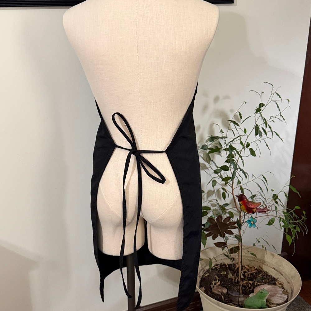 Black BBQ Apron - Picture 2 of 3